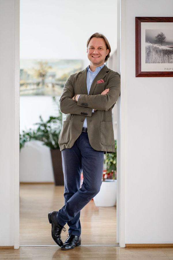 Mag. Markus Steffal in seiner Kanzlei in Wien